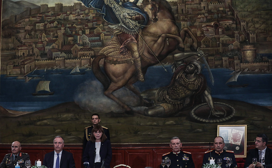 Η Κατερίνα Σακελλαροπούλου στο επίσημο γεύμα που διοργάνωσε ο διοικητής του Γ' σώματος στρατού