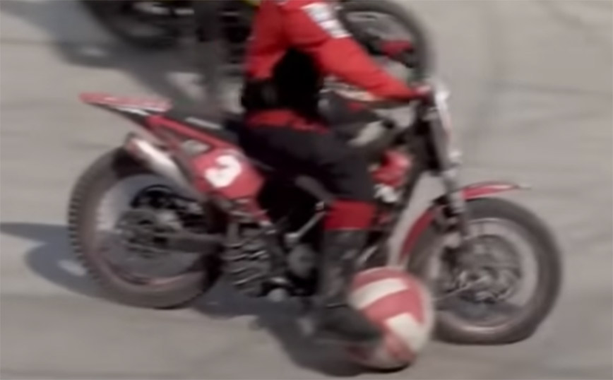 Όταν δεν μπορείς να αποφασίσεις αν σου αρέσει περισσότερο το ποδόσφαιρο ή οι μηχανές