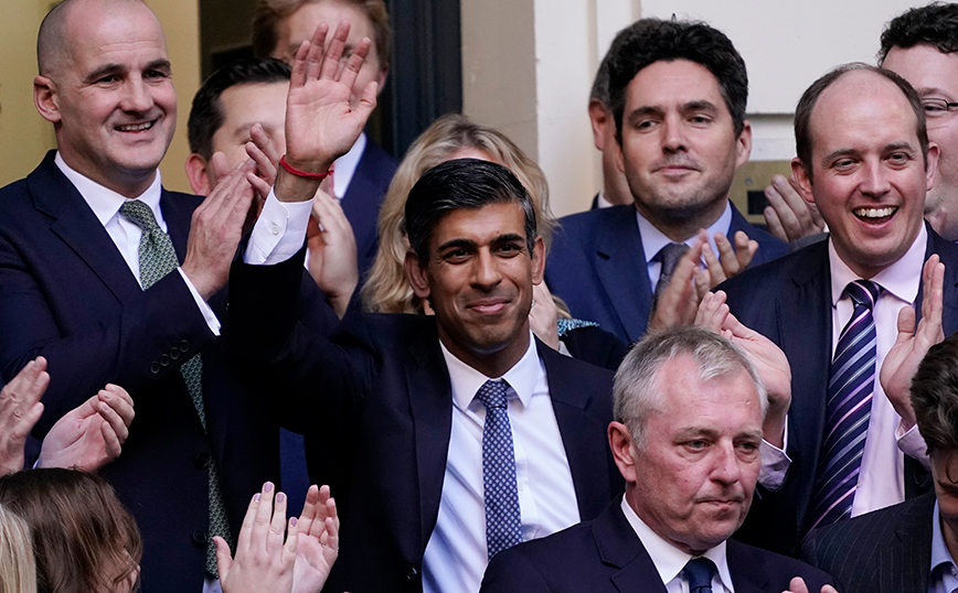 Ρίσι Σούνακ: Έχουμε μια σοβαρή οικονομική πρόκληση – «Ενότητα ή πεθαίνουμε» είπε στους Τόρις