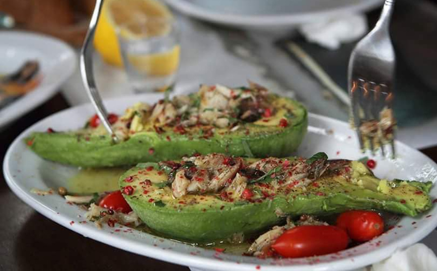 Μεζέδες στην ταβέρνα Ανεμοκοίτη του Ταρσανά Μεζέδες στην ταβέρνα Ανεμοκοίτη του Ταρσανά