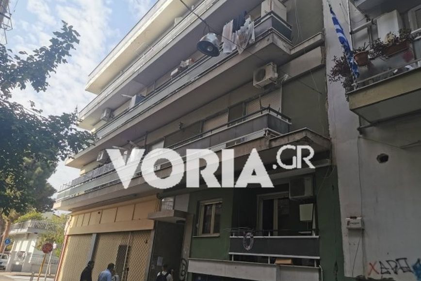 Έγκλημα στη Θεσσαλονίκη: Βρέθηκε κρυμμένο σκεπάρνι στο μπαλκόνι &#8211; Τα νέα στοιχεία για τη δολοφονία του 41χρονου