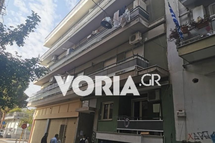 Έγκλημα στη Θεσσαλονίκη: Βρέθηκε κρυμμένο σκεπάρνι στο μπαλκόνι – Τα νέα στοιχεία για τη δολοφονία του 41χρονου