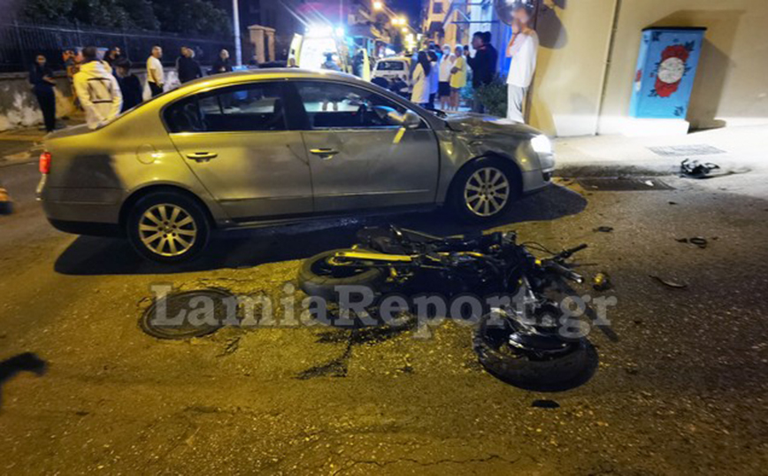 Σοβαρό τροχαίο στη Λαμία: Μηχανή συγκρούστηκε με αυτοκίνητο &#8211; Με βαριά τραύματα ο ένας οδηγός