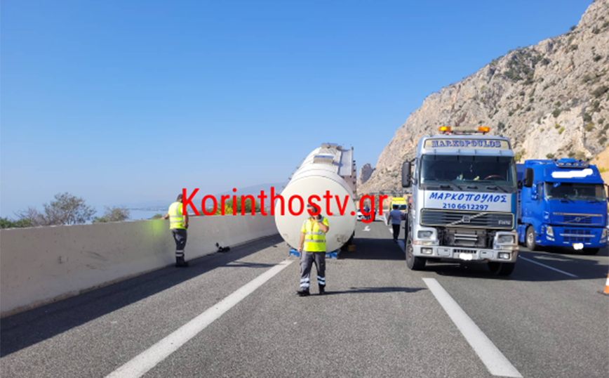 Στιγμές τρόμου στην Αθηνών – Κορίνθου: Αποκολλήθηκε βυτίο από νταλίκα και έμεινε στη μέση του δρόμου