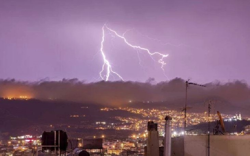 Κακοκαιρία: Σφοδρές καταιγίδες πλήττουν την Δυτική Ελλάδα &#8211; Πότε θα «χτυπήσει» την Αττική