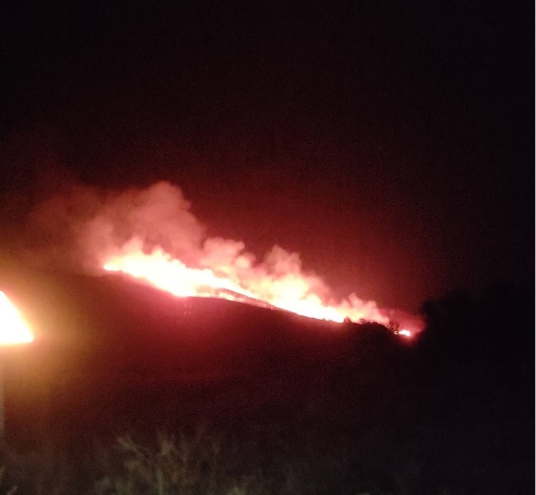 Μεγάλη φωτιά στη Λήμνο: Μάχη σε τρία μέτωπα κόντρα σε ισχυρούς ανέμους