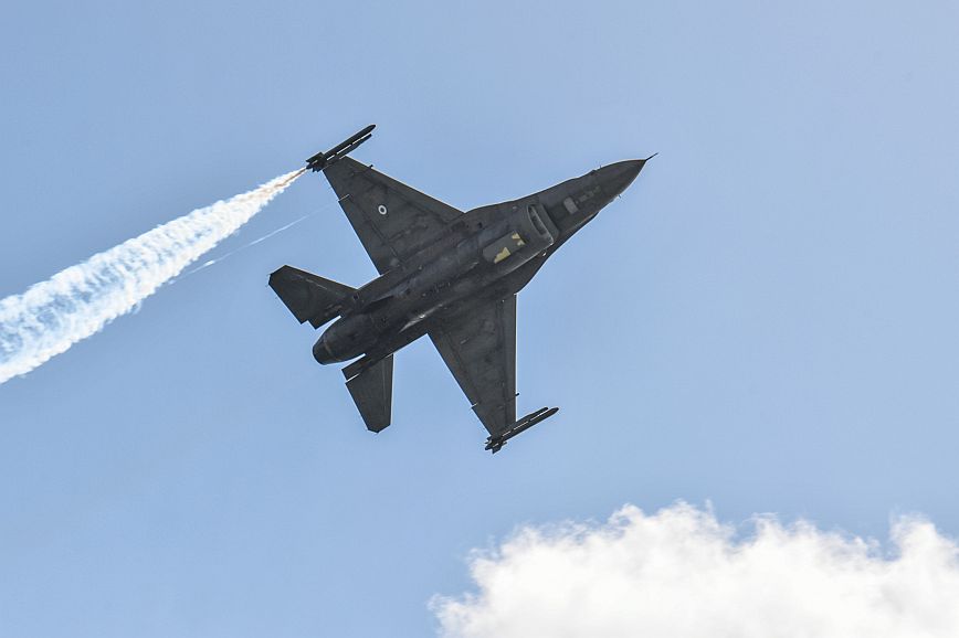 Εντυπωσιακές εικόνες από το air show της Πολεμικής Αεροπορίας στον Φλοίσβο