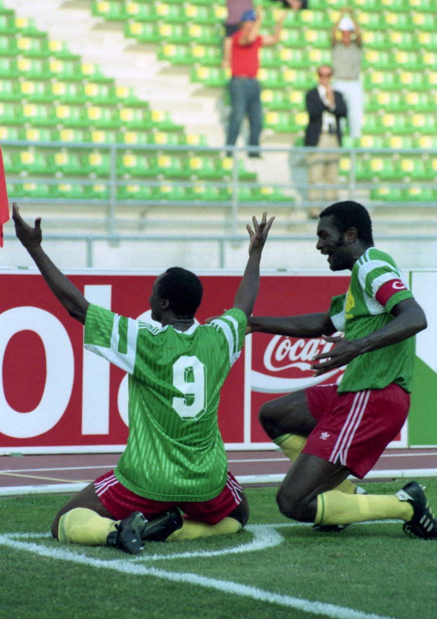 Πανηγυρίζει ο Ροζέ Μιλά στο Μουντιάλ 1990