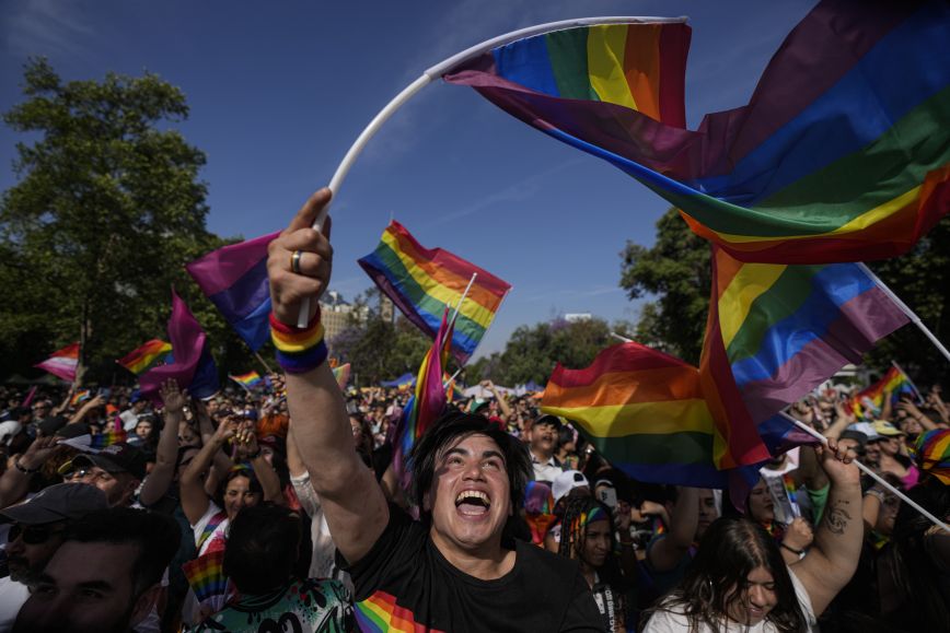 Χιλή: Χιλιάδες άνθρωποι διαδήλωσαν για την προστασία της ΛΟΑΤΚΙ κοινότητας