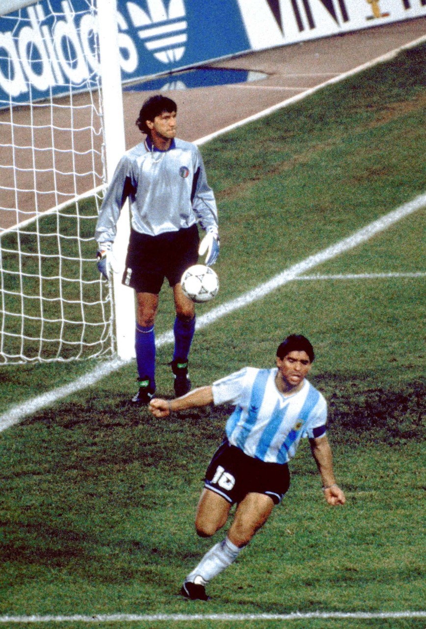 Ο Μαραντόνα πανηγυρίζει