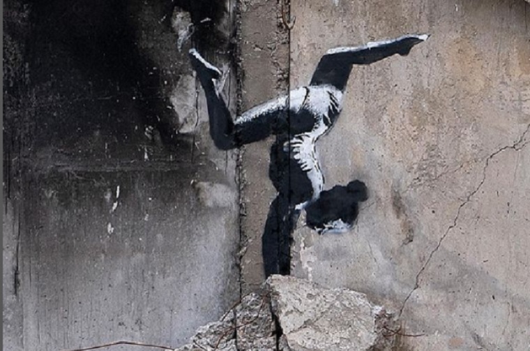 Πόλεμος στην Ουκρανία: Γκραφίτι του Banksy σε βομβαρδισμένο σπίτι στην Μποροντιάνκα