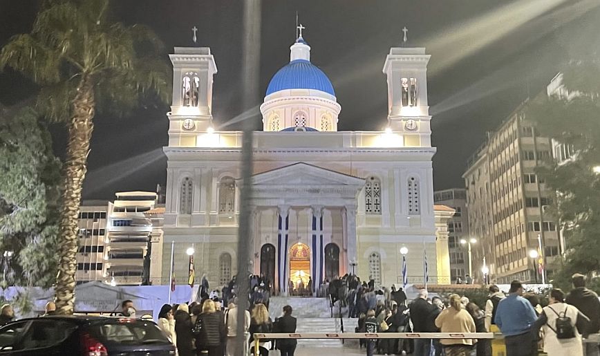 Αγία Ζώνη Παναγίας: Πιστοί συρρέουν μαζικά να προσκυνήσουν &#8211; Δείτε εικόνες