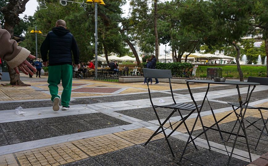 Η καφετέρια της Νέας Σμύρνης επιχειρεί να κάνει ρελάνς διοργανώνοντας πάρτι αποκλειστικά για ηλικιωμένους