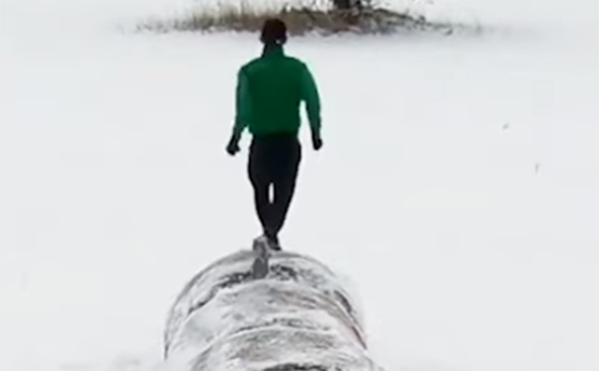 Μπάλες από άχυρα σε ρόλο&#8230; εμποδίων