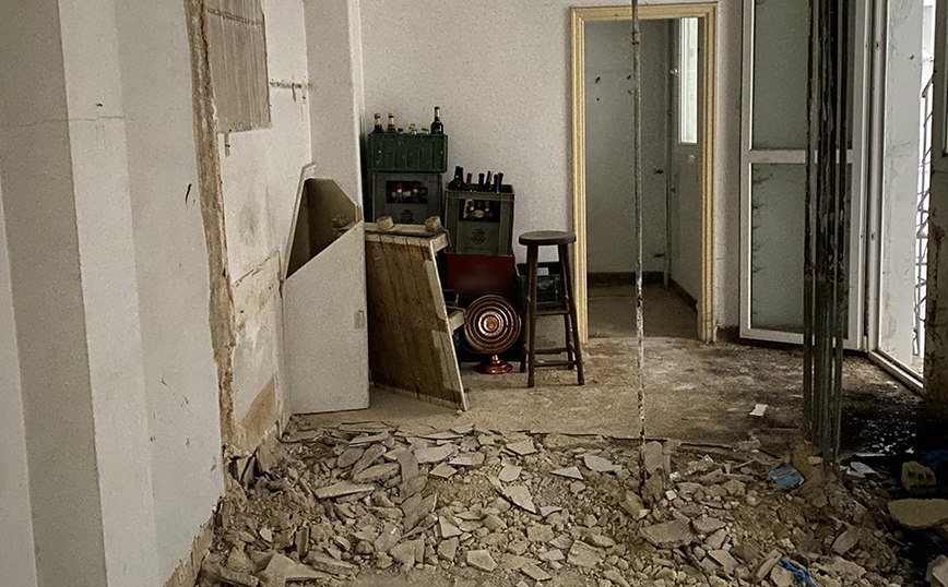 Έφοδος της αστυνομίας σε κτίριο στα Εξάρχεια ενόψει Πολυτεχνείου: Βρέθηκαν μπουκάλια, πέτρες και οικοδομικά υλικά
