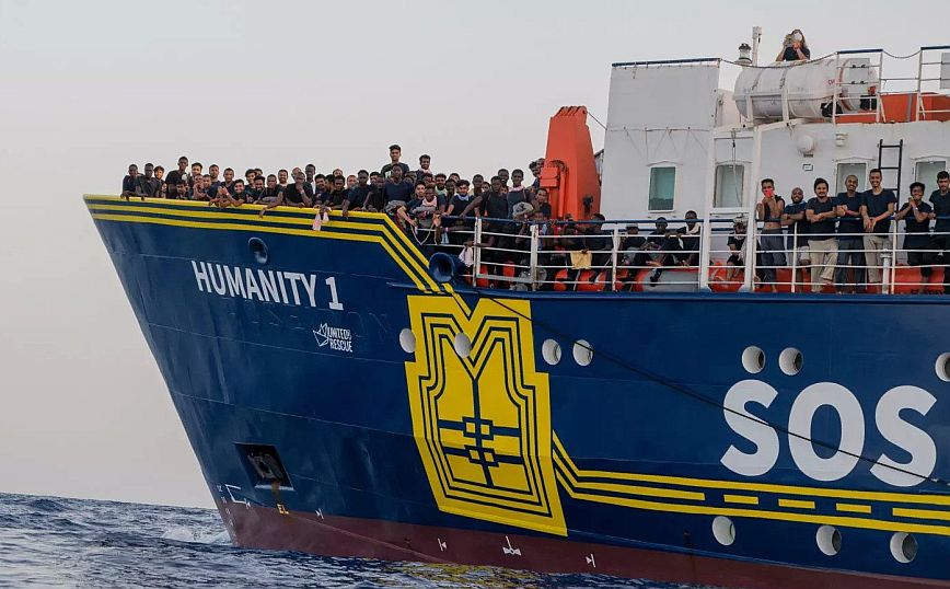Ιταλία: «Πράσινο φως» σε γερμανικό πλοίο με διασωθέντες μετανάστες να προσεγγίσει το λιμάνι της Κατάνης