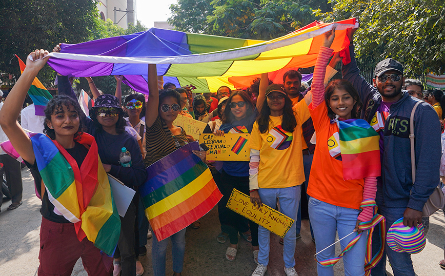 Ινδία: Το Ανώτατο Δικαστήριο θα εξετάσει τη νομιμοποίηση του γάμου μεταξύ ατόμων του ίδιου φύλου