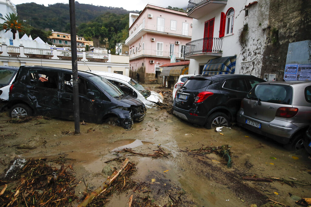 Ιταλία: Έξι νεκροί και έξι αγνοούμενοι από τα ακραία καιρικά φαινόμενα που έπληξαν την Ίσκια