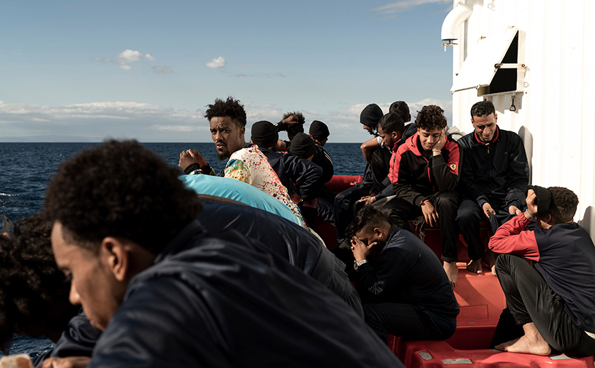 Ιταλία: Το πλοίο Ocean Viking κατευθύνεται προς τη Γαλλία – Επιβαίνουν 234 μετανάστες και πρόσφυγες