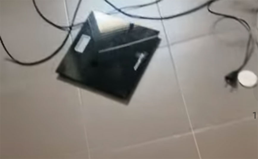 Όταν έχεις γάτα και ξεχνάς την πόρτα του μπάνιου ανοιχτή