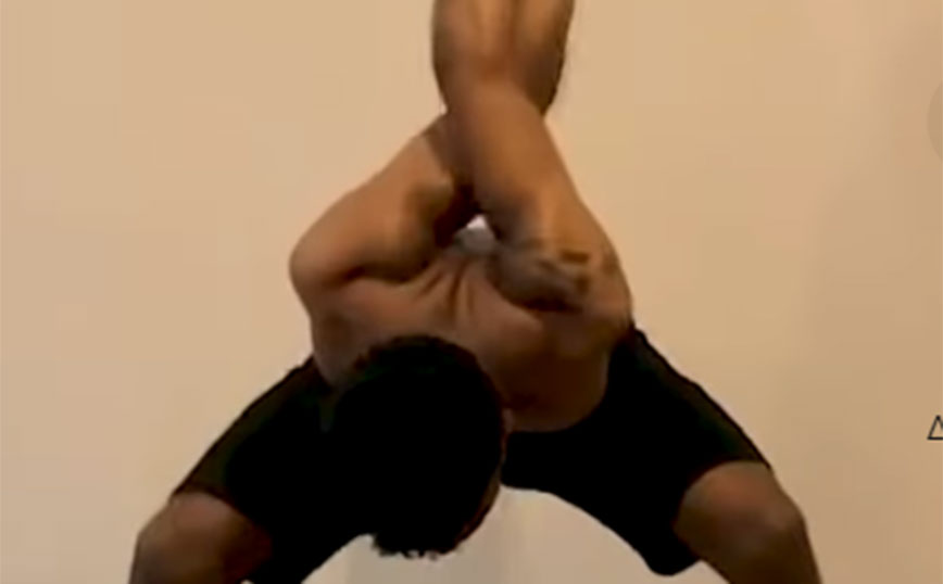 Ο άνθρωπος που σχεδόν&#8230; δένεται κόμπος