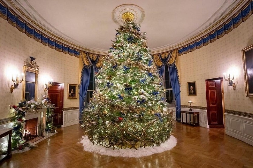 «Μύρισε» Χριστούγεννα στον Λευκό Οίκο &#8211; Η διακόσμηση με τα 77 δέντρα