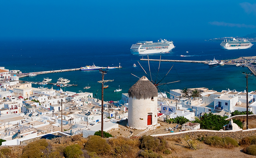 Λουκέτο σε γνωστό beach bar στην Ψαρρού της Μυκόνου για αυθαίρετες κατασκευές