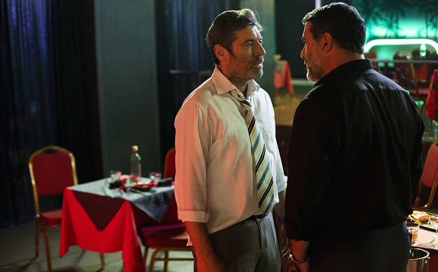 Αυτή η νύχτα μένει