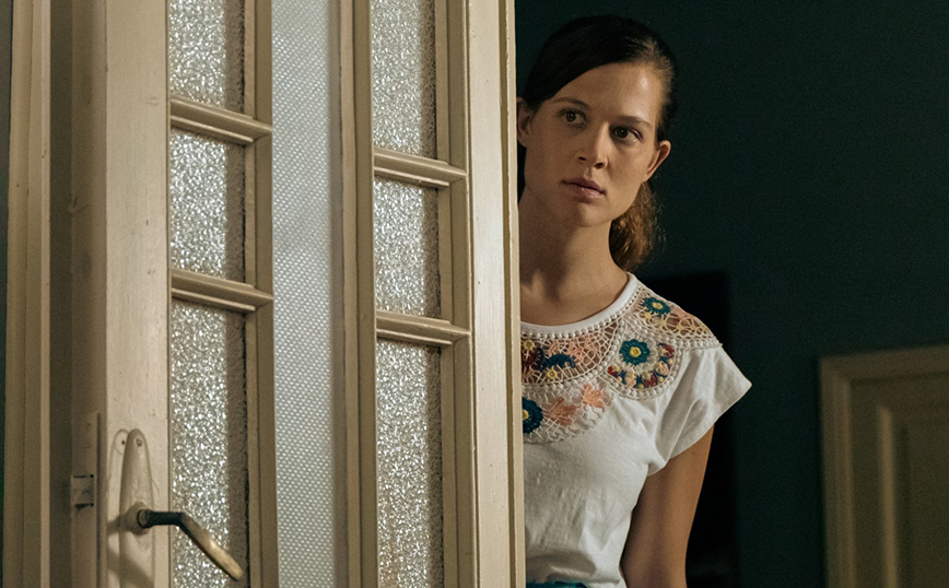 Αυτή η νύχτα μένει