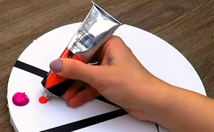 Κάνει τη ζωγραφική να φαίνεται κυριολεκτικά παιχνιδάκι