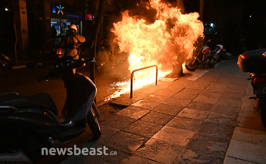 Επεισόδια στο κέντρο της Αθήνας – Μολότοφ και χημικά στα Εξάρχεια