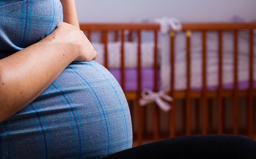 Είναι πέντε μηνών έγκυος και ο σύντροφός της θέλει διάλειμμα στη σχέση &#8211; «Είμαι τρομοκρατημένη»