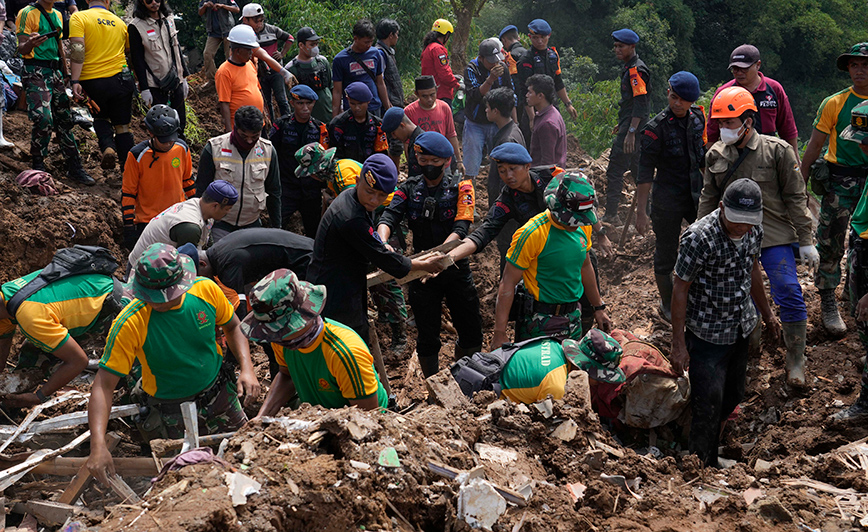 Σεισμός στην Ινδονησία: Τους 310 έφτασαν οι νεκροί