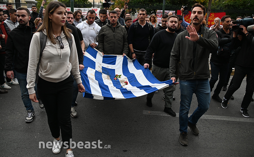 Πολυτεχνείο: Ξεκίνησε η πορεία της αιματοβαμμένης σημαίας