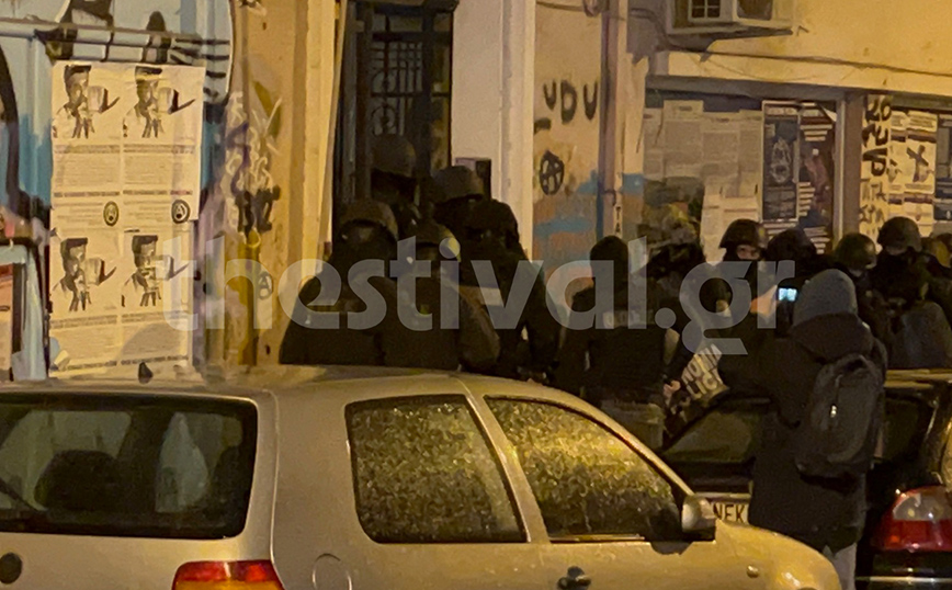 Επιχείρηση εκκένωσης κατάληψης αναρχικών στο κέντρο της Θεσσαλονίκης – Τέσσερις συλλήψεις