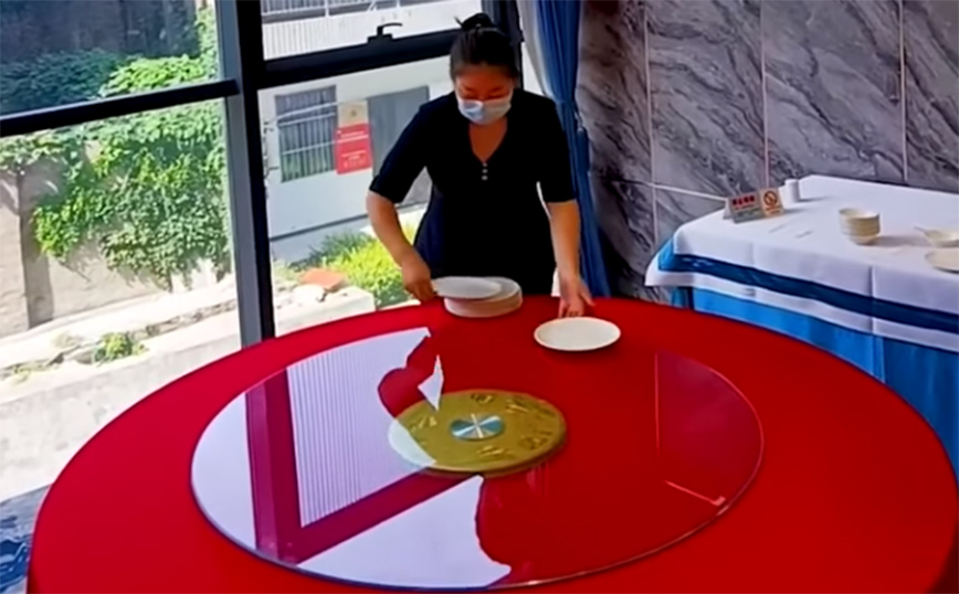 Ένα αρκετό ιδιαίτερο στρώσιμο τραπεζιού