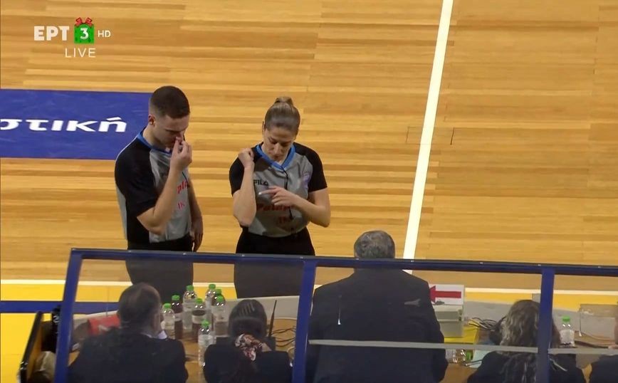 Basket League: Η διαιτητής Τσαρούχα διέκοψε το Άρης – Λαύριο για φτύσιμο από την εξέδρα
