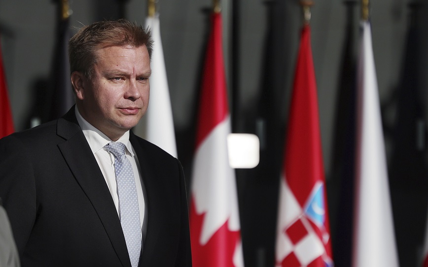 Φινλανδία: Δίμηνη άδεια πατρότητας παίρνει ο υπουργός Άμυνας, εν μέσω της διαδικασίας ένταξης στο ΝΑΤΟ