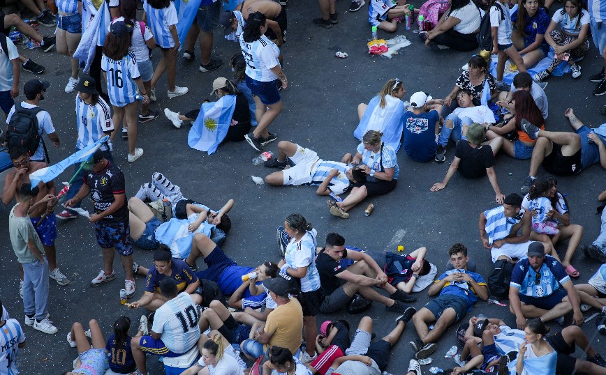 Αργεντινή: Ένας νεκρός, ένα 5χρονο παιδί σε κώμα και 31 τραυματίες στους πανηγυρισμούς για το Μουντιάλ