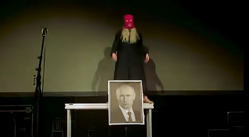 Η ρωσική πανκ μπάντα Pussy Riot έβγαλε νέο τραγούδι κατά του Πούτιν – Δείτε βίντεο