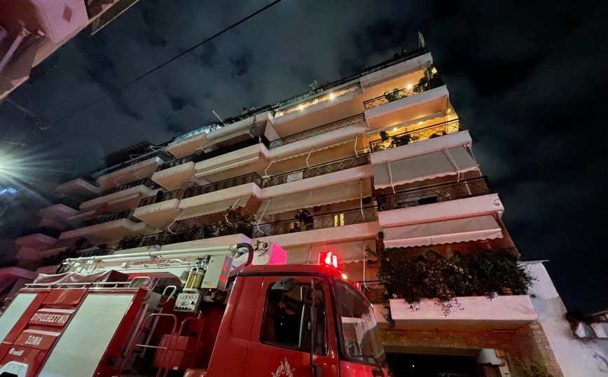Έσβησε η φωτιά στην πολυκατοικία στον Πειραιά &#8211; Απεγκλωβίστηκαν οι ένοικοι