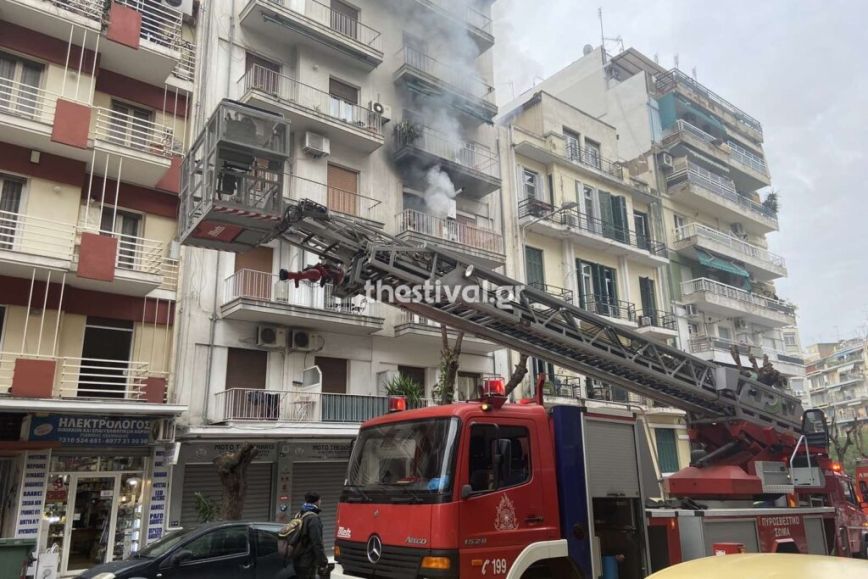 Θεσσαλονίκη: Φωτιά σε διαμέρισμα στο κέντρο της πόλης &#8211; Απεγκλωβίστηκαν δύο άτομα
