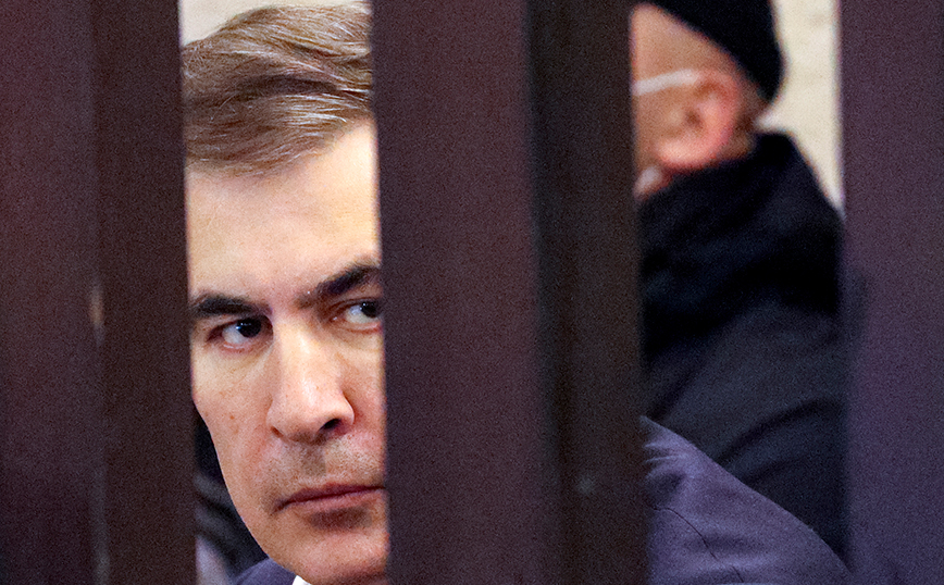 Γεωργία: Χαροπαλεύει ο πρώην πρόεδρος της χώρας Σαακασβίλι – Τον δηλητηρίασαν στη φυλακή