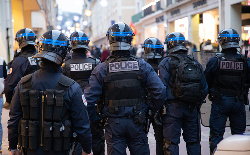 Χαμός στη Γαλλία για την ημέρα της Βαστίλης: Στους δρόμους 130.000 αστυνομικοί