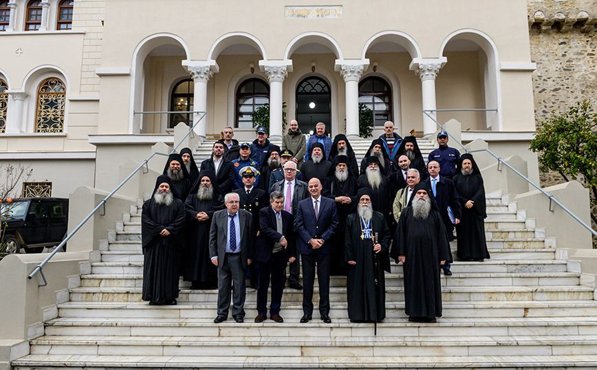 Επίσκεψη του Νίκου Δένδια στο Άγιο Όρος Επίσκεψη του Νίκου Δένδια στο Άγιο Όρος