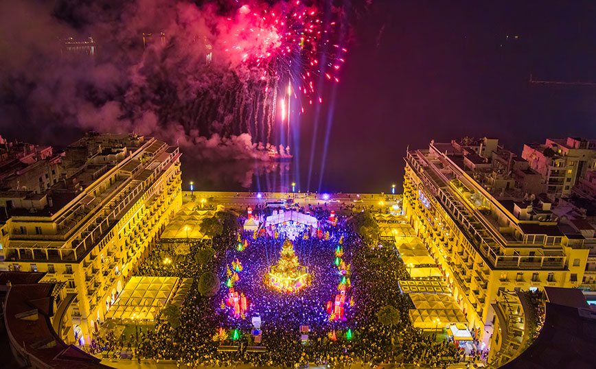 Φωταγώγηση του Χριστουγεννιάτικου δέντρου στην Θεσσαλονίκη Φωταγώγηση του Χριστουγεννιάτικου δέντρου στην Θεσσαλονίκη