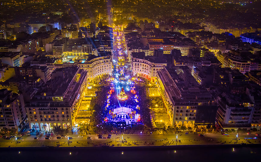 Φωταγώγηση του Χριστουγεννιάτικου δέντρου στην Θεσσαλονίκη Φωταγώγηση του Χριστουγεννιάτικου δέντρου στην Θεσσαλονίκη