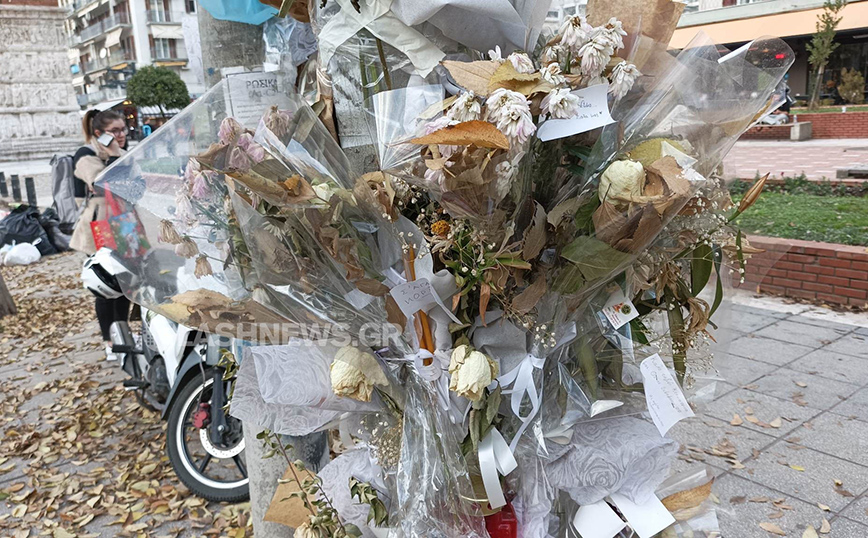 Θεσσαλονίκη: Ένα μήνα μετά κανείς δεν ξεχνά την Έμμα &#8211; Λουλούδια και μηνύματα στο σημείο που σκοτώθηκε