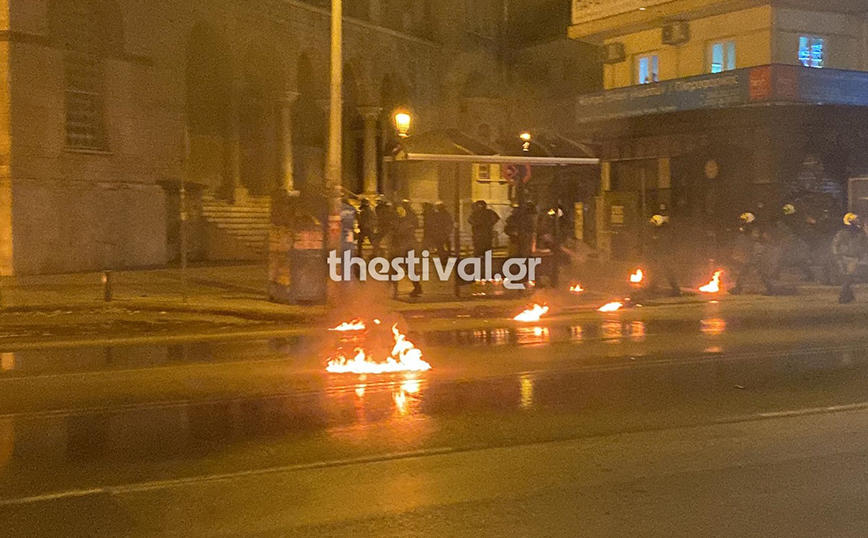 Μολότοφ και χημικά στο κέντρο της Θεσσαλονίκης