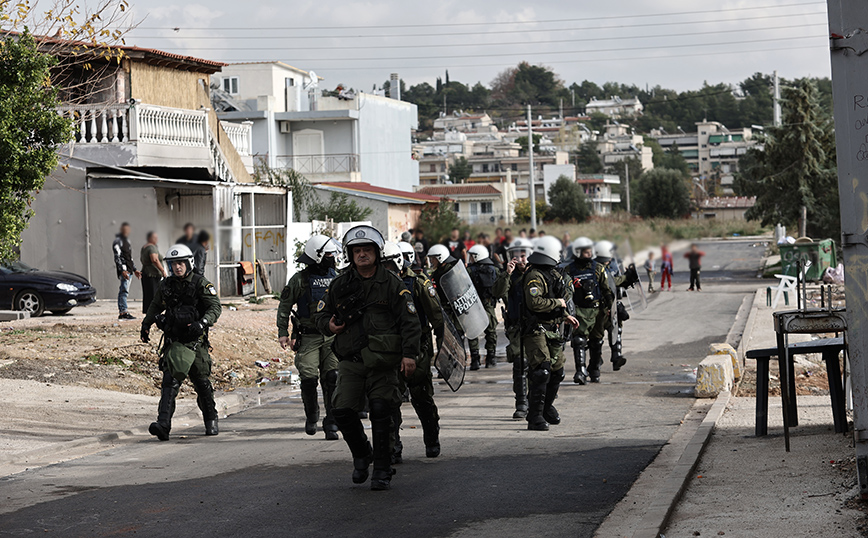 Στον εισαγγελέα οδηγείται ο Ρομά που κατηγορείται ότι πυροβόλησε και σκότωσε άλλον Ρομά στα Μέγαρα